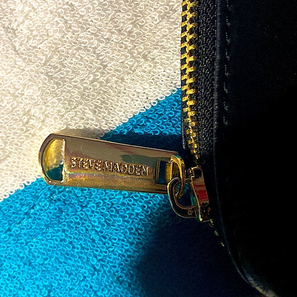 Black Hand held Steve Madden bag - Picture 2 of 4